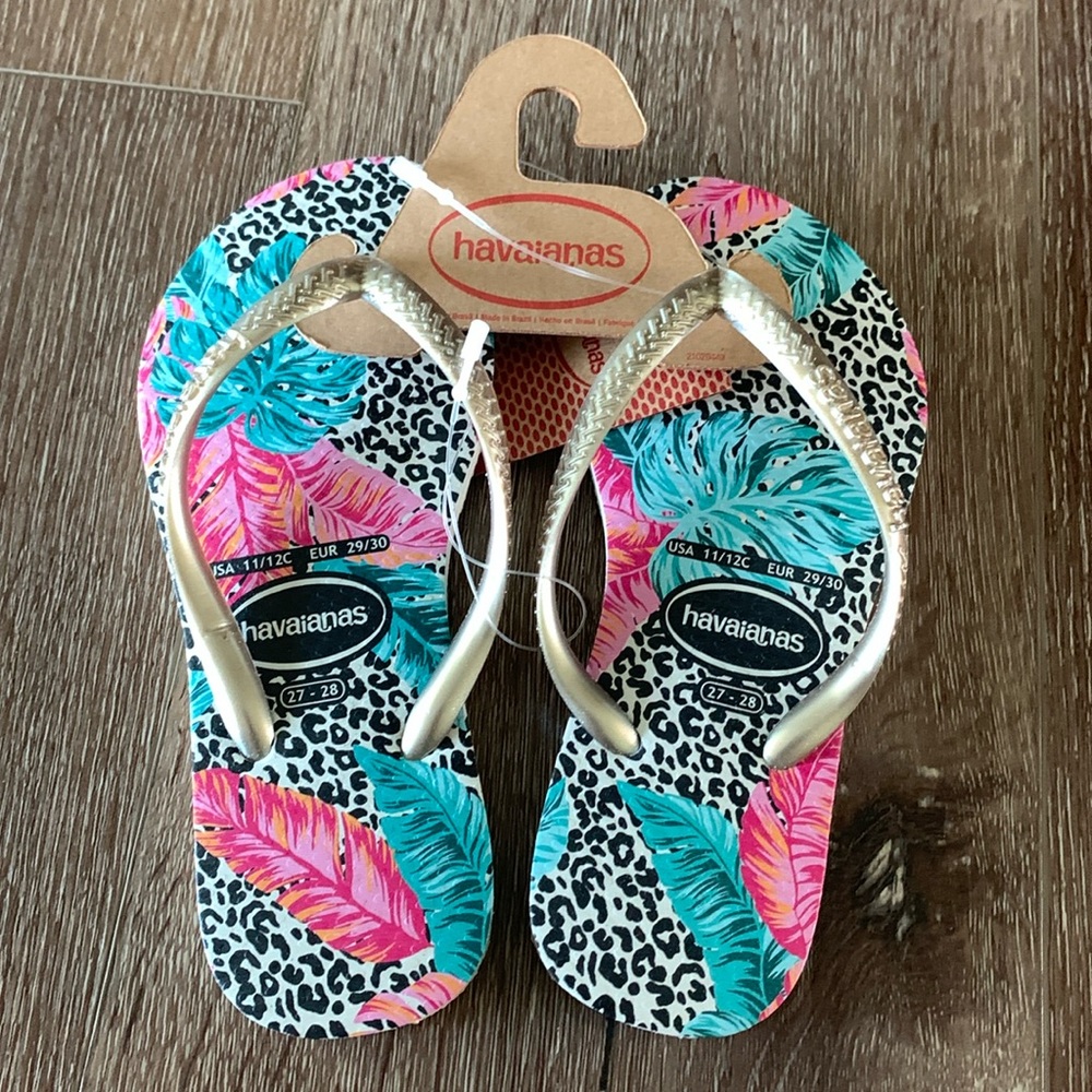 Havaianas Girls Flip Flop Sandals. Gold and tropical floral leopard print. 11/12